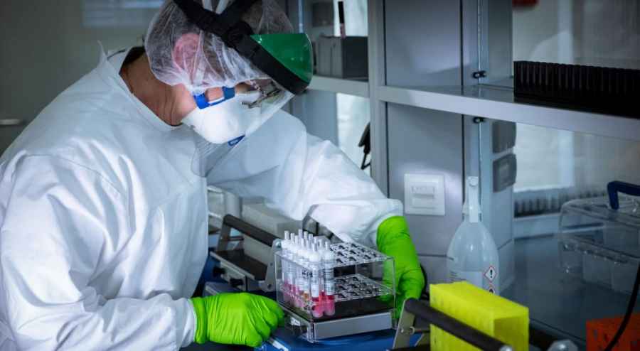 Pfizer y BioNTech: primer ensayo de vacuna