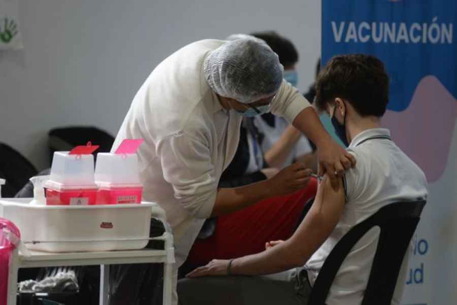 &iquest;Qui&eacute;nes recibir&aacute;n la cuarta dosis en Argentina?