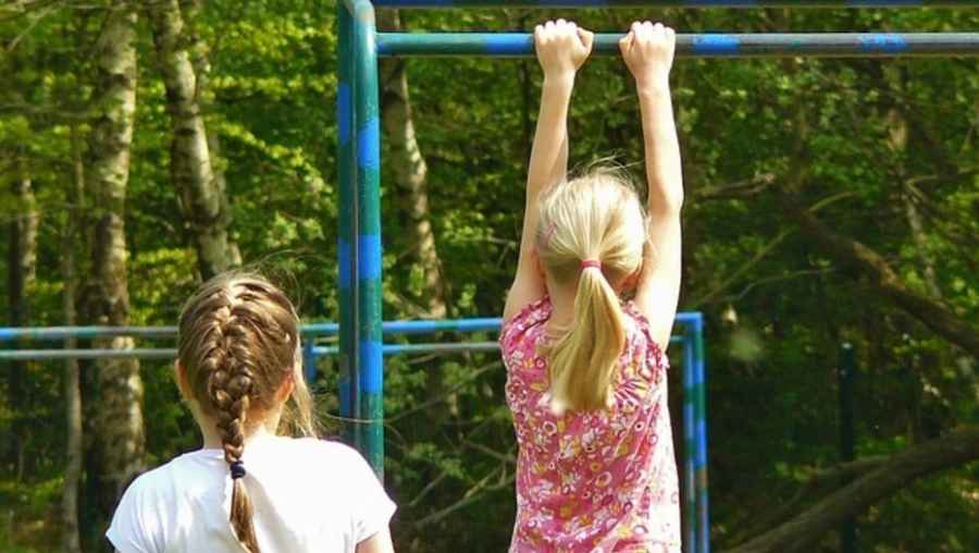 El hueso se mineraliza a lo largo de toda la infancia y adolescencia. Por eso es necesaria una buena nutrici&oacute;n y hacer actividad f&iacute;sica desde peque&ntilde;os.